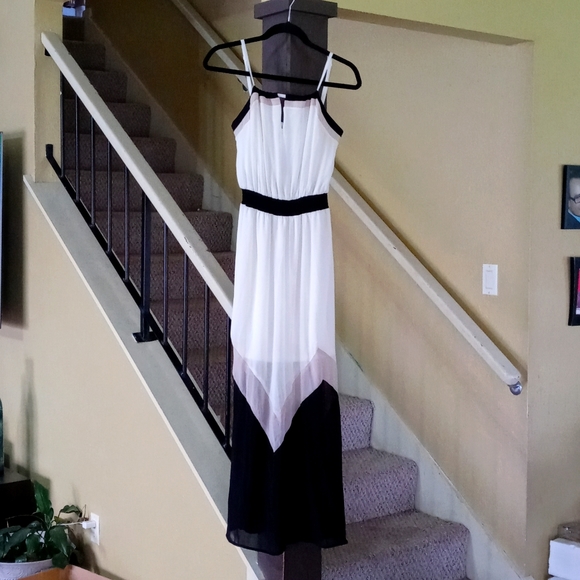 Cream Colored HeartSoul Long Spaghetti Strap Dress NWT Women's Size Medium - Picture 1 of 7